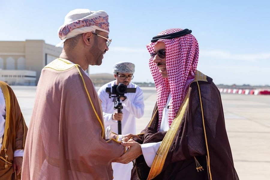 وزيرا خارجية عمان والسعودية يبحثان التطورات الإقليمية والدولية