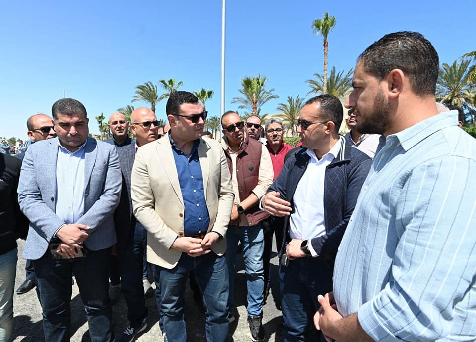 بالصور.. وزير الإسكان يتفقد مشروعات رفع كفاءة الكباري والمسطحات الخضراء ويتابع أعمال تطوير المداخل والبوابات بمارينا