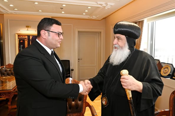 وزير الإسكان يستقبل ممثلي دير"الأنبا بولا" بالبحر الأحمر لمناقشة موقف أعمال المرافق بالدير.. صور