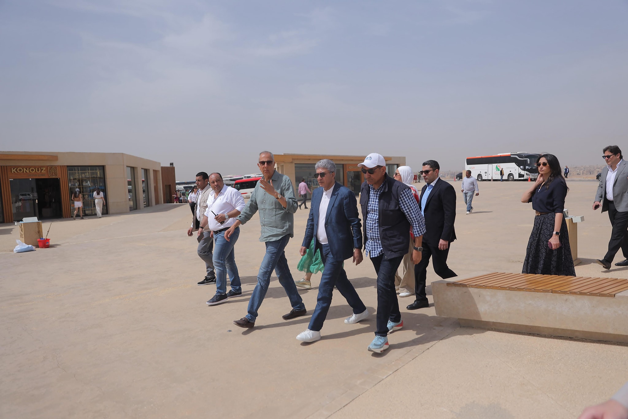 بالصور.. وزير السياحة والآثار يتفقد اللمسات النهائية لمشروع تطوير الخدمات بمنطقة أهرامات الجيزة