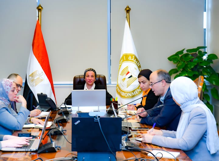وزيرة البيئة تعقد اجتماعًا للجنة الطيور لمناقشة التأثيرات المحتملة على هجرة الطيور  ووضع حلول استراتيجية لها