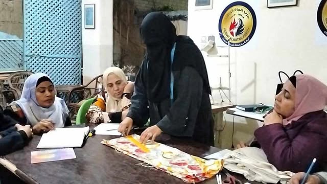 بدء فعاليات الدورة التدريبية لتعليم الخياطة والتفصيل للسيدات بالعريش