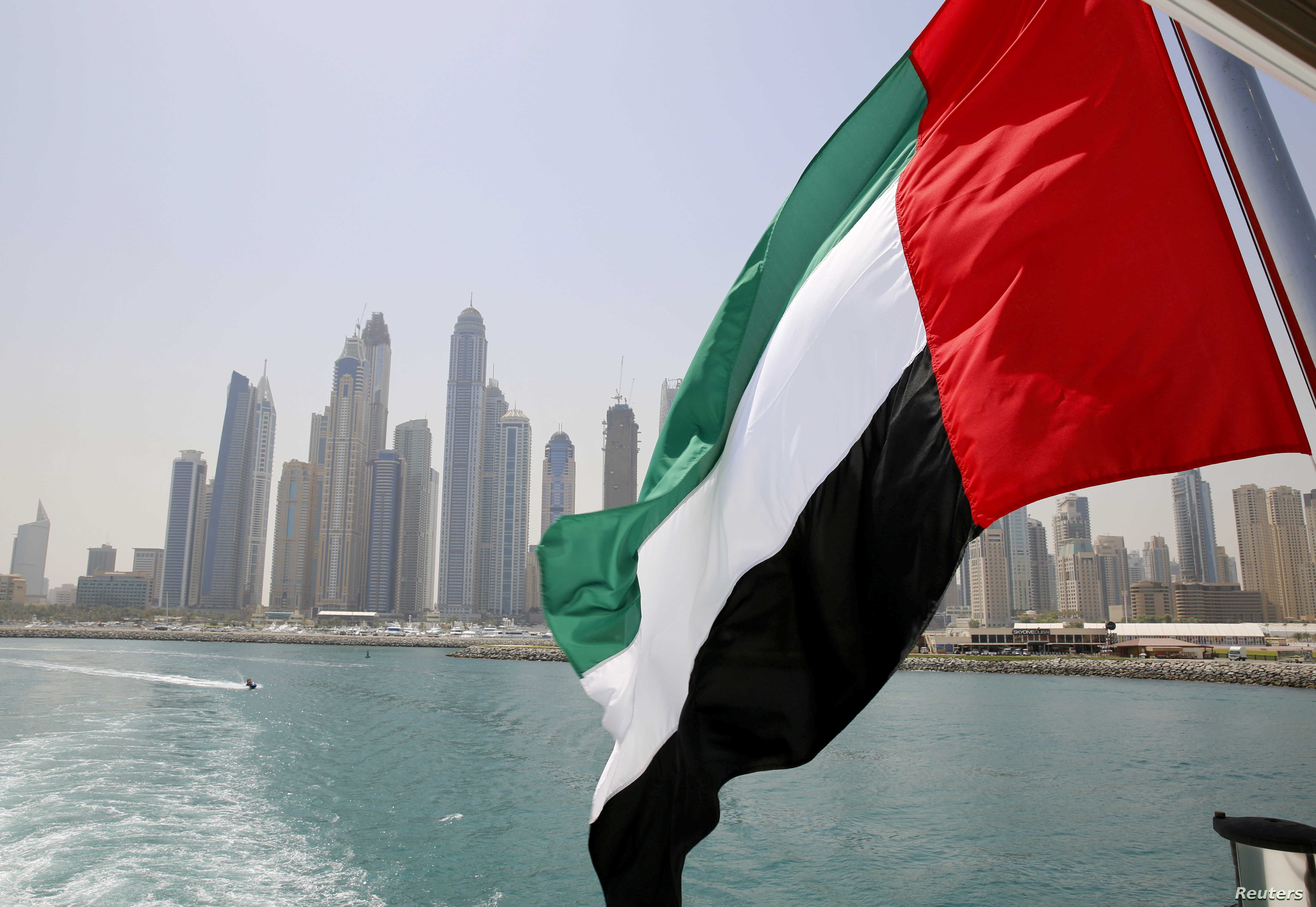 الإمارات تدعو اليمنيين لوقف التصعيد وحل الخلافات بالحوار