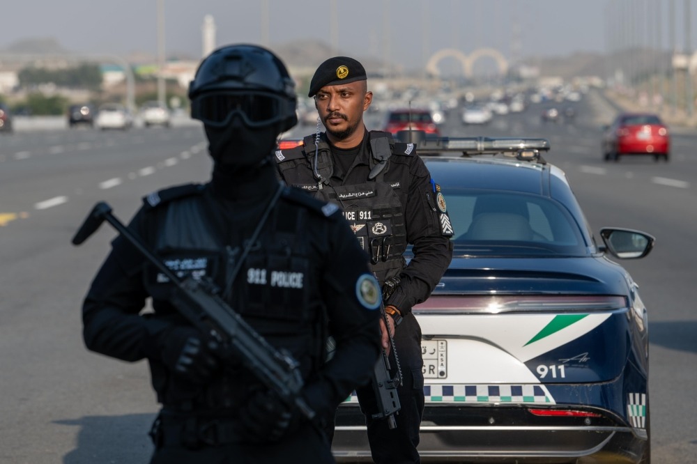 مُنعوا من دخول المملكة 10 سنوات.. عقوبة 11 شخصا نقلوا 50 مخالفا لأنظمة الحج