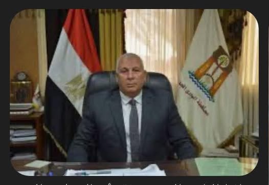 بعد تلقيه خبر وفاة شقيقه.. محافظ الوادي الجديد يقطع جولاته ويعود إلى شمال سيناء