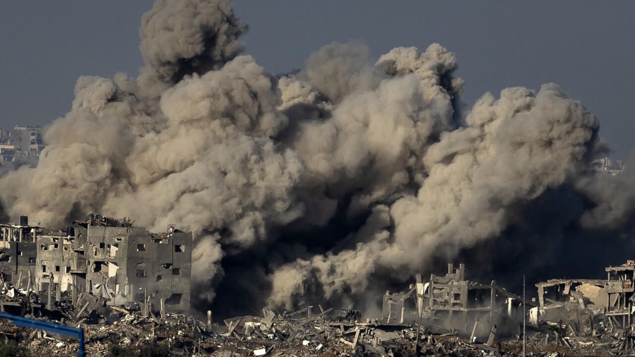 المنظمات الأهلية الفلسطينية تحذر من كارثة صحية وبيئية مع استمرار العدوان على غزة