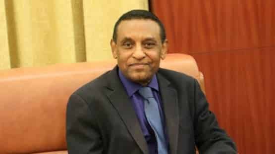 كامل إدريس يؤدي اليمين الدستورية رئيسًا لوزراء السودان