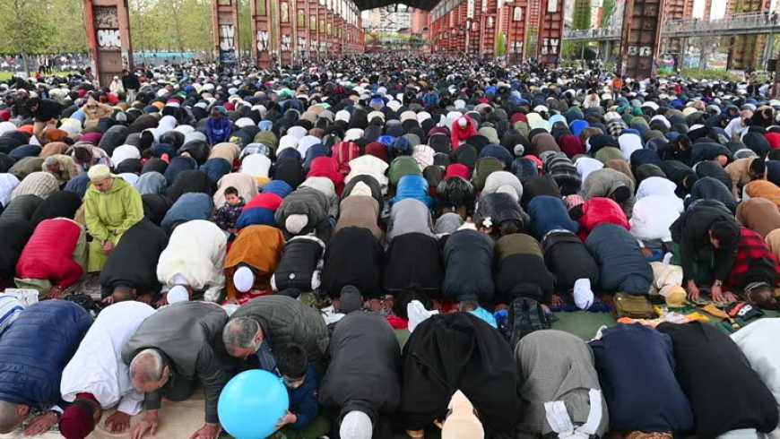 مئات الآلاف من المسلمين يؤدون صلاة عيد الأضحى في إيطاليا