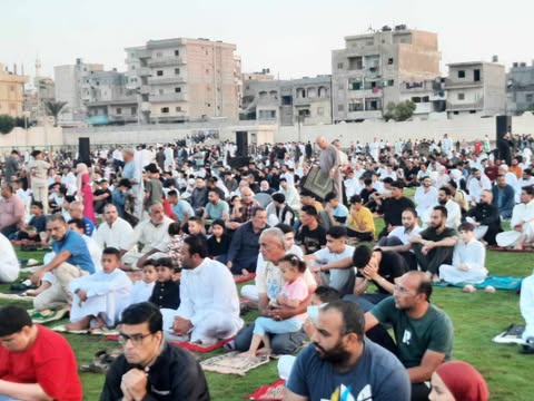 بالصور.. صلاة العيد في الساحات هذا العام