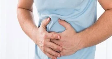 8 أطعمة ومشروبات تساعد فى تقليل الانتفاخ