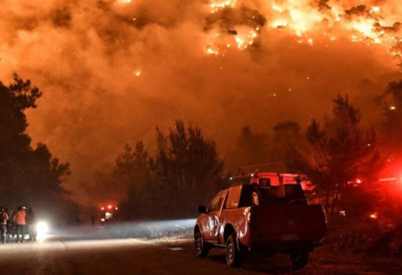 حرائق غابات في ولاية جورجيا الأمريكية تدمر أكثر من 120 منزلاً وتواصل تهديد السكان
