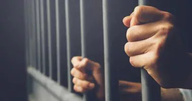 المشدد 10 سنوات لمندوب بيع و3 سنوات لسائق لحيازة وتوزيع المواد المخدرة بالمنيا