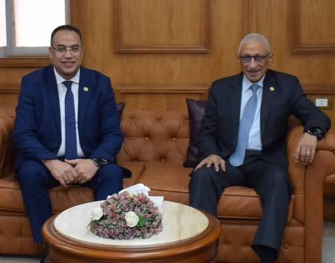 جامعة العريش تعزز شراكاتها الوطنية بانضمام محافظ شمال سيناء والمهندس إبراهيم العرجاني لعضوية مجلس الجامعة من الخارج