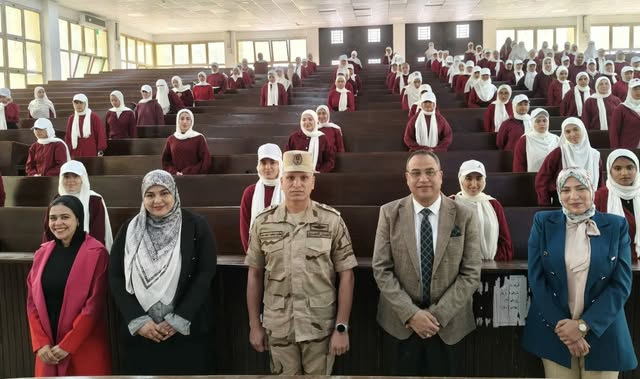 رئيس جامعة العريش يشهد ختام دورة التربية الوطنية للطالبات