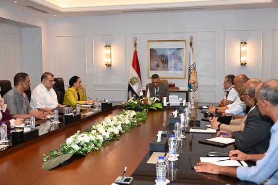 محافظ جنوب سيناء يبحث مع غرفة الغوص والأنشطة البحرية دعم القطاع وتعزيز التعاون