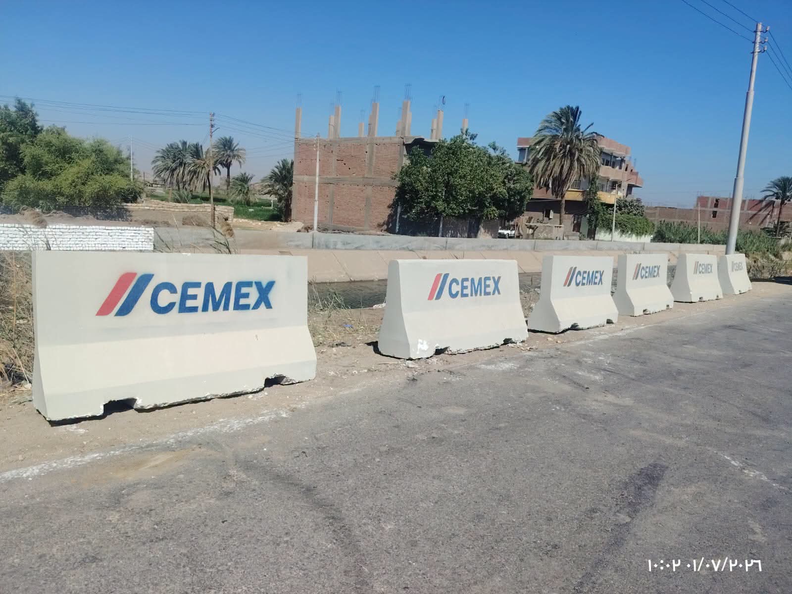 محافظ أسيوط: بدء تركيب الصدادات والحواجز الخرسانية على جانبي ترعة جنابية صدفا بأبوتيج لاستكمال منظومة الحماية ورفع معدلات الأمان
