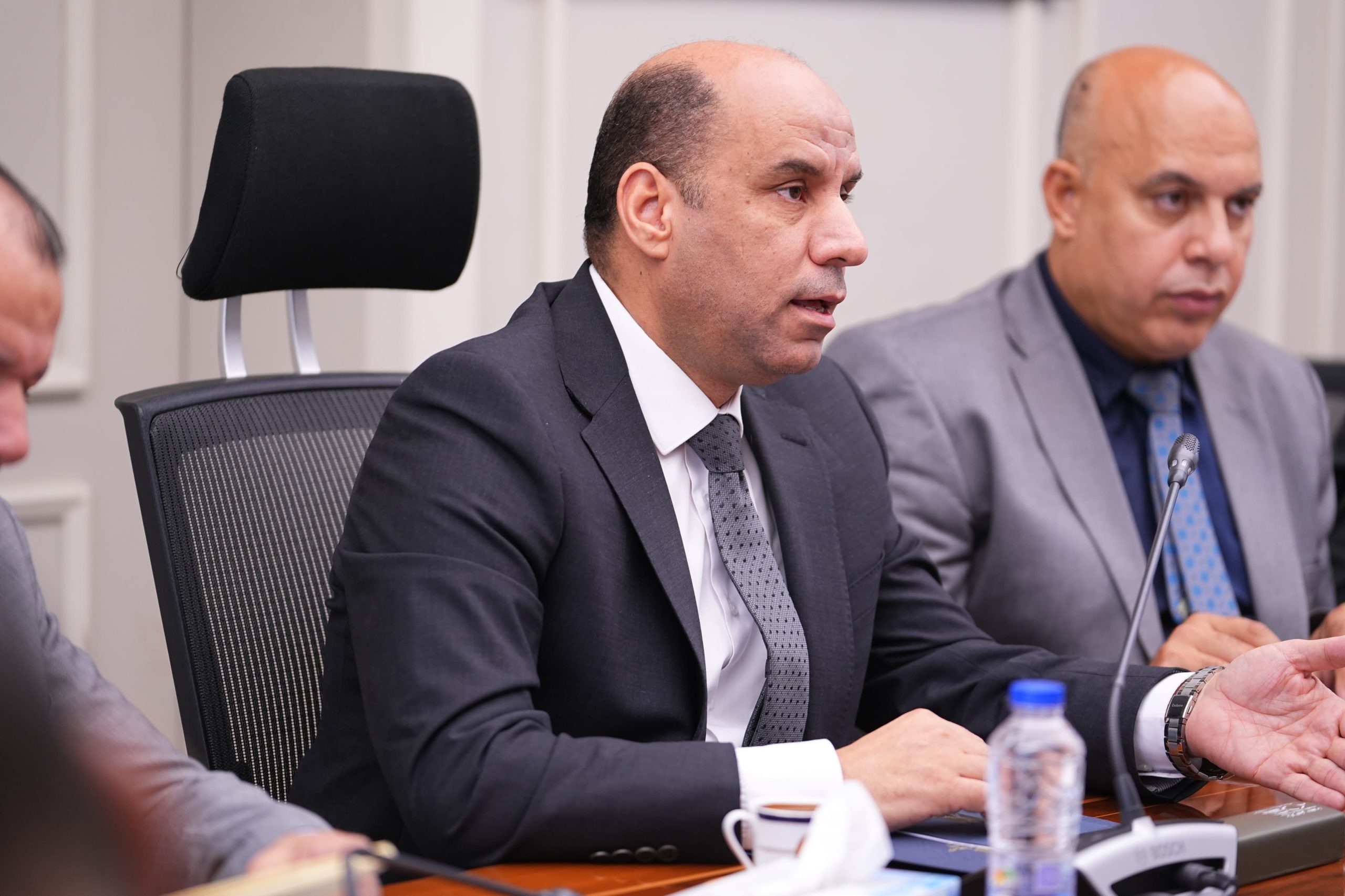 وزيرا الصناعة والعمل يبحثان سبل تعزيز التعاون بين الوزارتين لإزالة أية تحديات تواجه قطاع الصناعة