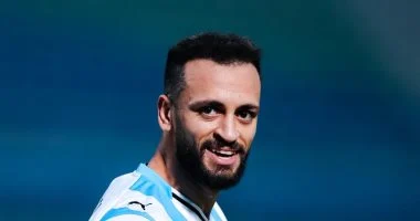 بيراميدز يعرض مروان حمدى للبيع بقرار فنى