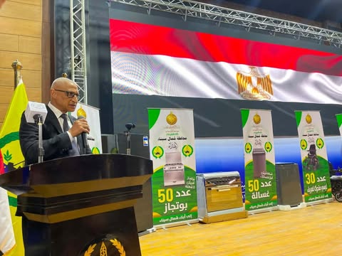 محافظ شمال سيناء يشهد توزيع أجهزة عرائس وكراسي متحركة ومساعدات غذائية للأسر الأولى بالرعاية