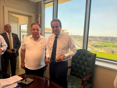 النائب عادل الكاشف يلتقي وزير الصحة لبحث مطالب أهالي شمال سيناء وشباب التمريض