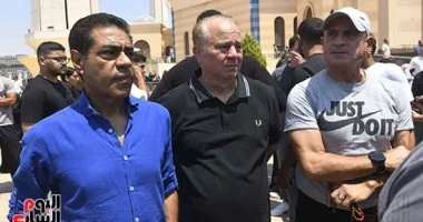 شوقي غريب ومصطفى يونس وطارق قنديل يودعون الدهشوري حرب في جنازة مهيبة