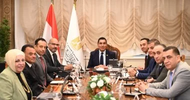 وزير الرياضة يناقش آليات إطلاق مشروع "اقتصاد الشباب" لتعظيم المساهمة فى النشاط الاقتصادي