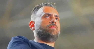 جون إدوارد يشترط صرف مستحقات لاعبي الزمالك قبل انطلاق الإعداد