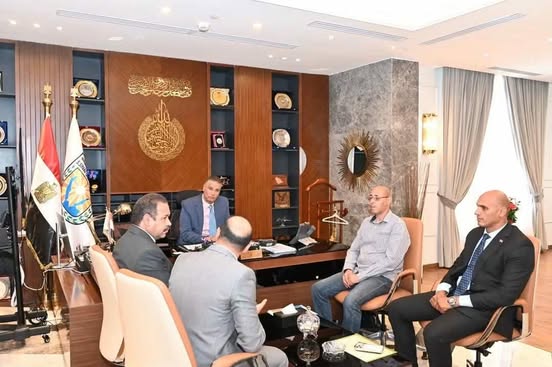 محافظ جنوب سيناء يبحث مع وفد المعهد القومي للبحوث الفلكية سبل دعم جهود التنمية بالمحافظة