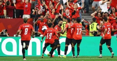 حسام حسن يحذر لاعبى منتخب مصر من عرضيات أستراليا في موقعة كأس العالم