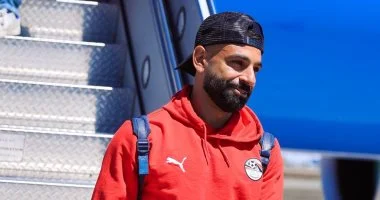 محمد صلاح ضاحكا: حسام حسن بيضربنا بين الشوطين.. وبناتى على وش جواز