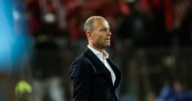 وليد صلاح الدين وعادل مصطفى وطبيب الأهلي بجانب توروب فى المستشفى