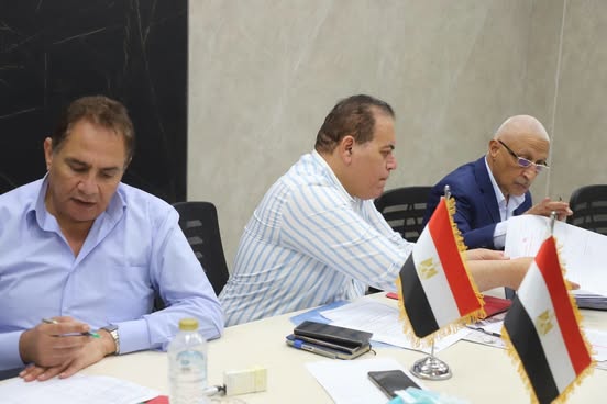 محافظ شمال سيناء يتابع استعدادات المحافظة للتعامل مع الأزمات والطوارئ