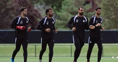 حماس وإثارة في مران حراس منتخب مصر قبل موقعة أستراليا.. فيديو