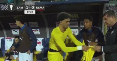 عواد يجري عمليات الإحماء بعد إصابة المهدي سليمان ودعم من جماهير الزمالك