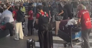 بعثة الاسكواش تصل القاهرة بعد حصد 9 ميداليات ببطولة العالم.. فيديو