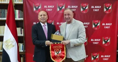 رئيس النادى الأهلى يستقبل محافظ القاهرة لتعزيز أوجه التعاون بينهما
