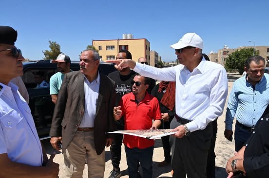 محافظ جنوب سيناء يتابع أعمال رصف حي بدر بطور سيناء ويوجه بالالتزام بأعلى معايير الجودة
