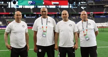حسام حسن وجهاز المنتخب يعاينان ملعب مباراة مصر وأستراليا.. صور